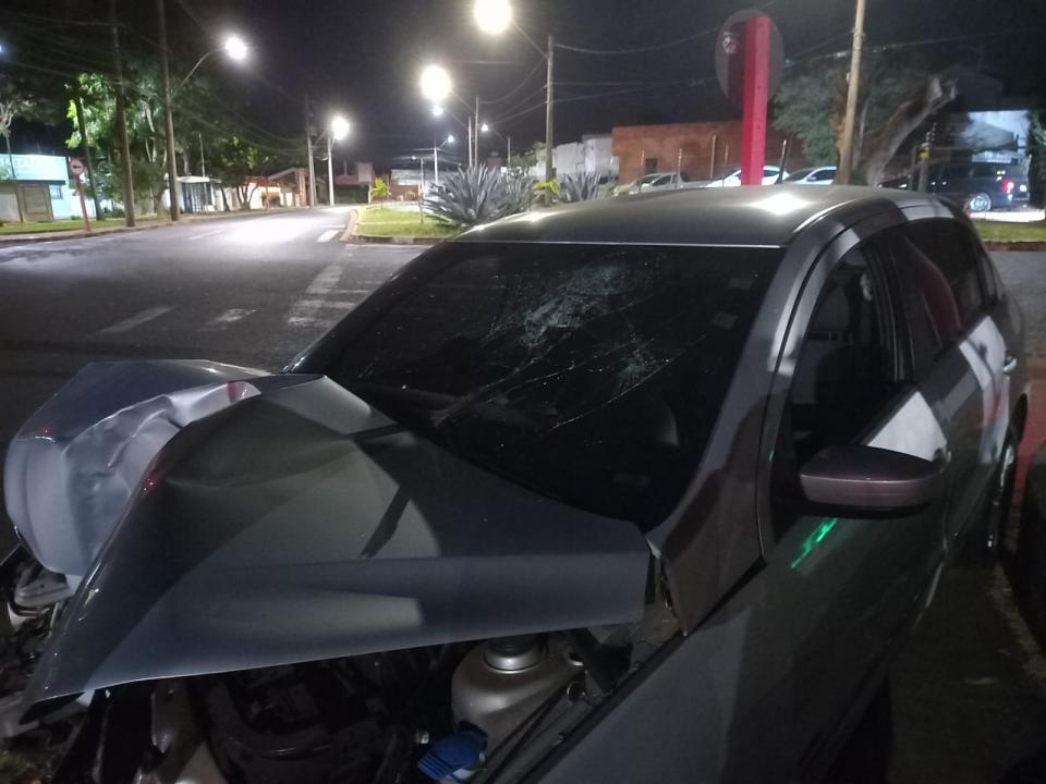 Foto 3 de 11 — Motorista bate violentamente contra poste em Araraquara